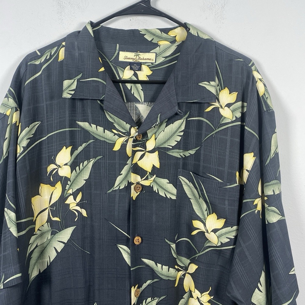 Vintage Tommy Bahama Men's Silk Hawaiian Black Floral Print Button Up Shirt XL